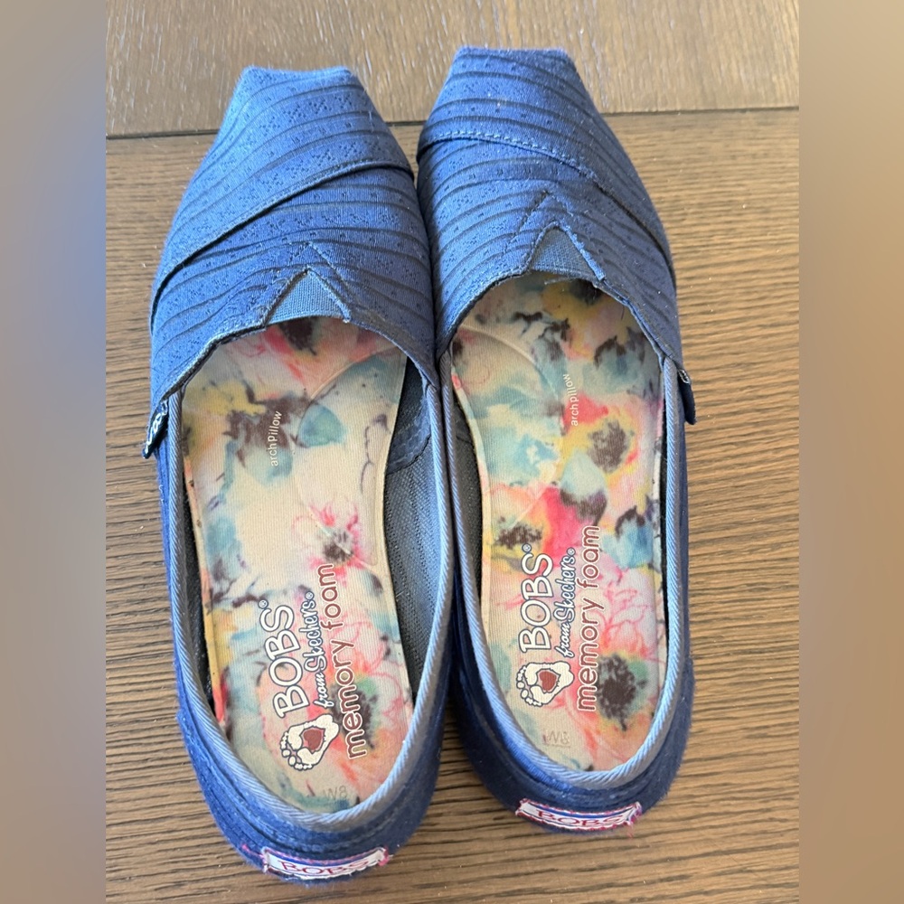 Skechers Bob”s Women's Navy Blue Flats size 8 w/FREE Sanuks